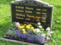  Enfrid Thors 1888-1975 och hans hustru Anna (f Holmgren) 1884-1962. Sonen Hilding 1916-1989 och dennes hustru Ada 1921-2006.